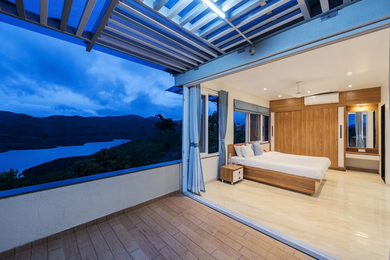 Little Sunrise in Lavasa — photo 1